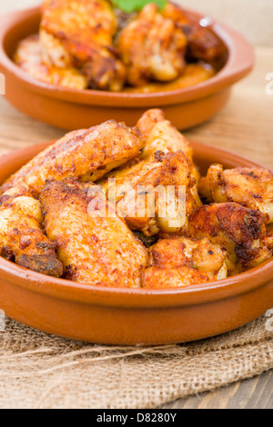 Pollo al ajillo (aglio ali di pollo). Tapas tradizionali spagnole piatto. Foto Stock