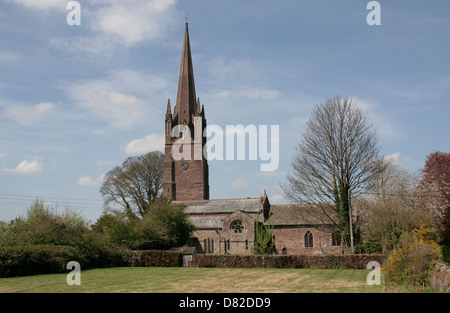 Chiesa Parrocchiale in bianco e nero VillageTrail Weobley Herefordshire England Regno Unito Foto Stock