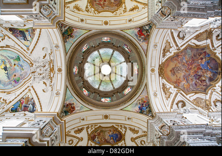 PALERMO - Aprile 8: Cupola e il soffitto della chiesa La chiesa del Gesu o Casa Professa. Foto Stock