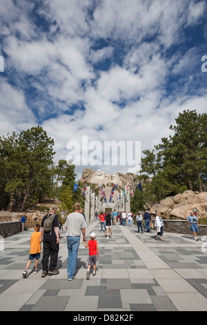 I turisti in ingresso al Monte Rushmore National Memorial, Black Hills, Dakota del Sud Foto Stock