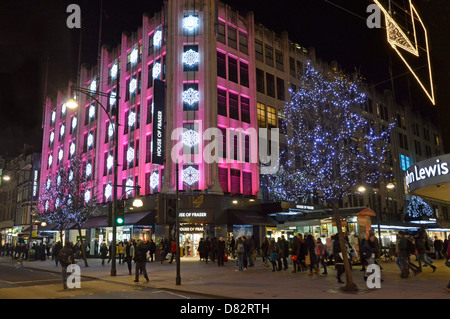 Shopping in Oxford Street a Natale con House of Fraser department store e alberi illuminato Foto Stock