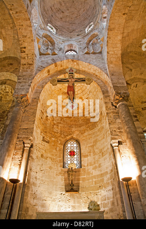 PALERMO - Aprile 8: Presbiterio della chiesa romanica di San Cataldo costruire negli anni 1154 - 1160 su 8 aprile 2013 a Palermo, Italia. Foto Stock