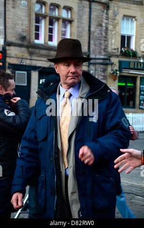 Irvine Welsh firma autografi dopo le riprese di una scena nel nuovo film "Filth' in Grassmarket, Edimburgo - Scozia - 15.02.12 Foto Stock