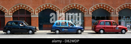 Taxi rank al di fuori di London St Pancras International Station Foto Stock