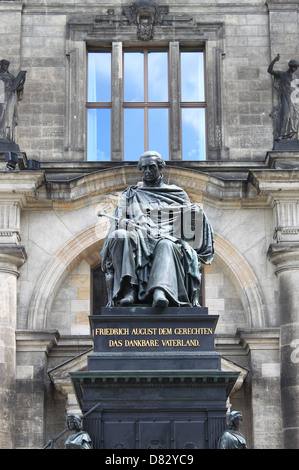 Un monumento di Re Friedrich August a Dresda, Germania Foto Stock