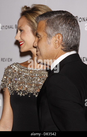 Stacy Keibler e George Clooney il National Board of Review Awards Gala tenutosi a Cipriani 42nd Street hall - Arrivi all'interno. Foto Stock