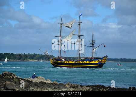 Etoile du Roy (nome iniziale : Il Grand Turk) tre-masted frigate (Home port :St Malo), qui la vela davanti a 'Ile Longue' . Foto Stock