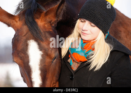 Donna con cavallo Foto Stock