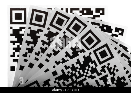 Dettaglio di alcuni codici QR stampato su carta Foto Stock