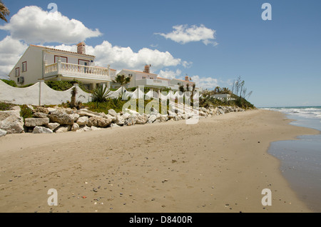 Riga della proprietà sulla spiaggia di Marbella. Costa del Sol, Spagna. Foto Stock