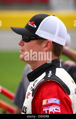 Charlotte Motor Speedway, North Carolina, Stati Uniti d'America. Il 17 maggio 2013. Timothy Peters su strada ai box durante le qualifiche per l'istruzione NC Lottery 200 a Charlotte Motor Speedway il 17 maggio 2013. ( Christopher Kimball ). Credito: Christopher Kimball / Alamy Live News Foto Stock