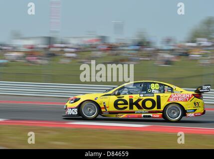 Austin, Texas, Stati Uniti d'America. 18 Maggio, 2013. Scott Pye #80 della ekol Racing durante il V8 Supercars gara 13 al giorno due di Austin 400 di Austin, TX. Foto Stock