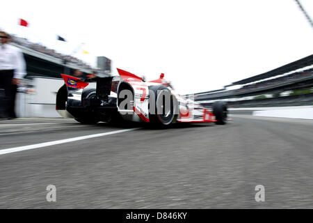 Indianapolis, Indiana, Stati Uniti d'America. 18 Maggio, 2013. Indycar, Round 5, Indianapolis, Indy 500 , IN, STATI UNITI D'AMERICA, 17-27 maggio 2013, Sebastien Bourdais, Dragon Racing (immagine di credito: credito: Ron Bijlsma/ZUMAPRESS.com/Alamy Live News) Foto Stock