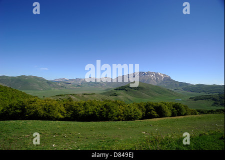 Italia, Umbria, Parco Nazionale dei Monti Sibillini, piano grande e Monte vettore Foto Stock