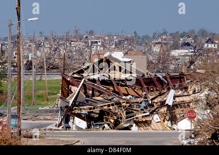 Vista delle case distrutte quando un tornado toccato di Giugno 4, 2011 in Joplin, MO. La città fu distrutta da un EF-5 tornado su 22 maggio 2011 uccidendo 189 persone. Foto Stock