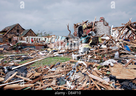 Vista delle case distrutte quando un tornado toccato di Maggio 24, 2011 a Joplin, MO. La città fu distrutta da un EF-5 tornado su 22 maggio 2011 uccidendo 189 persone. Foto Stock