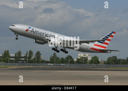 AMERICAN AIRLINES BOEING 777 200 nuovi colori 2013 Foto Stock