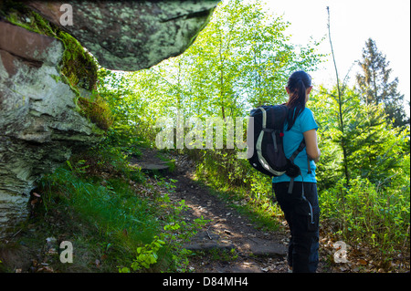 Escursionista vicino Annweiler Palatinato Germania Foto Stock