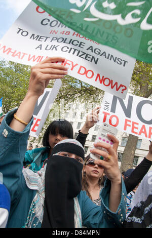 Londra, Regno Unito. 19 Maggio, 2013. Pakistani protestare contro la frode elettorale in Pakistan. Credito: Paolo Davey/Alamy Live News Foto Stock