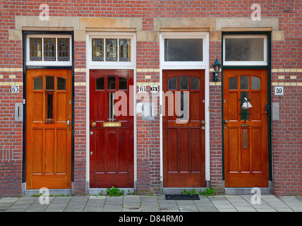 Porte sul muro di mattoni Foto Stock