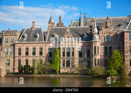 Famoso il Parlamento e la corte complesso edilizio Binnenhof in aia Foto Stock