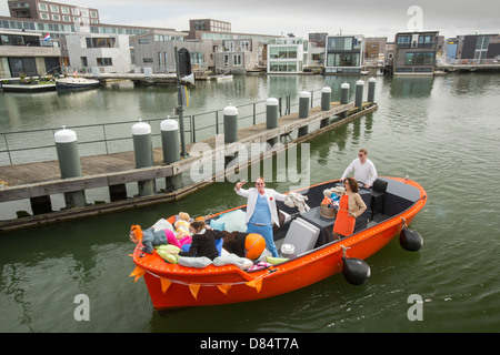 Le case galleggianti in Ijburg, Amsterdam, costruito per contrastare l'aumento delle inondazioni e di innalzamento del livello del mare. Foto Stock