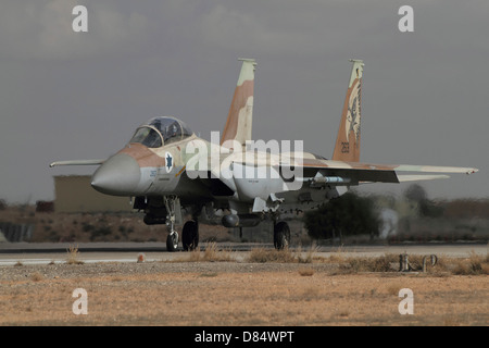 Un F-15I Ra'am della forza aerea israeliana è pronto al decollo da Hatzerim Air Force Base in Israele. Foto Stock