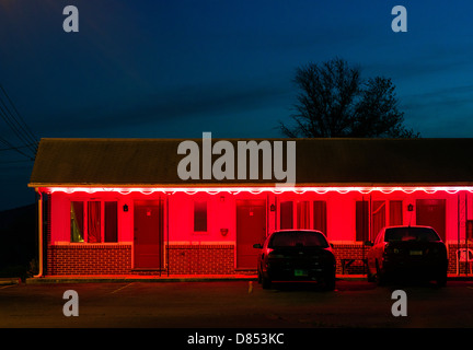 Budget Motel esterno al tramonto. Foto Stock