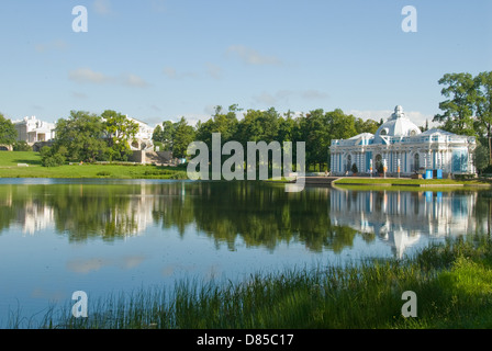 Catherine Pavilion e il lago, Pushkin, Russia Foto Stock