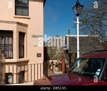 Tackleway e Chiesa di Tutti i Santi, Hastings, East Sussex Foto Stock