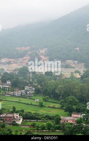 Vista sulla città, Rishikesh, India - Agosto 2012 Foto Stock