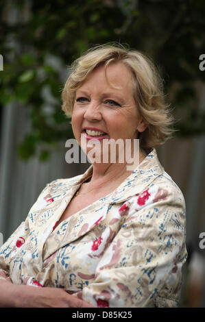 Londra, UK, 20/05/2013 : 2013 RHS Chelsea Flower Show. Dragons Den investor Deborah Meaden presenta il 2013 RHS Chelsea Flower Show il prodotto dell'anno. Foto di Julie Edwards Foto Stock