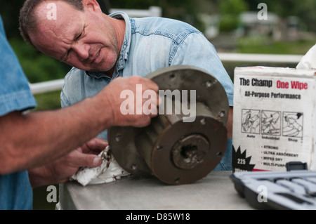 St.Johns acqua di fiume Management Division lavora su una slitta porta a la Burrell serratura e diga situata in Leesburg, Florida USA Foto Stock