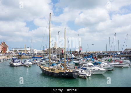 Barche a Ramsgate Harbour Marina Kent England Foto Stock