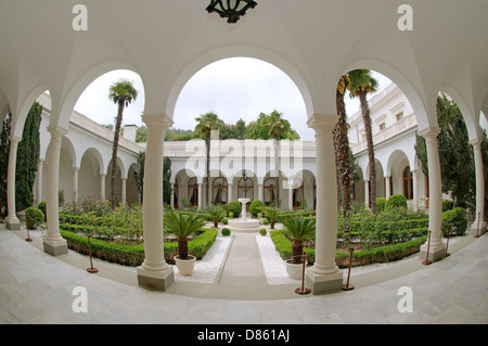 Cortile italiano del Grand Livadia Palace - palazzo estivo dell'ultimo Imperiale Russa di famiglia Foto Stock