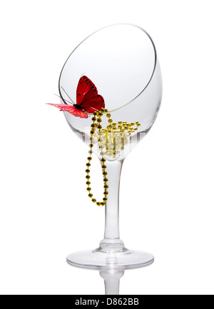 Wineglass con oro perle e una red butterfly Foto Stock