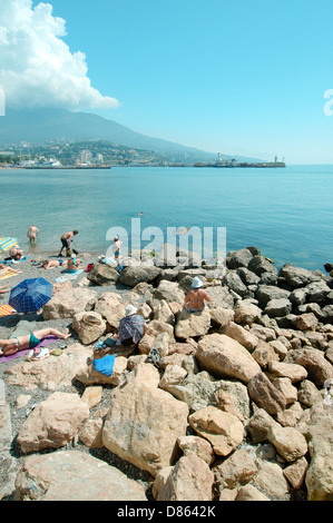 Spiaggia rocciosa, Yalta, Crimea, Ucraina, Europa orientale Foto Stock