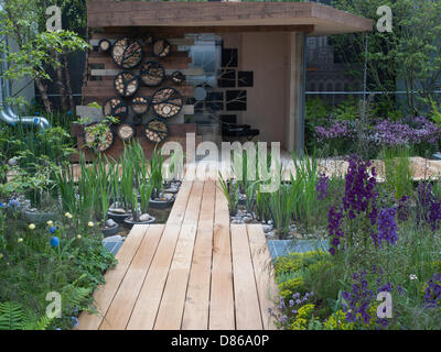 Londra, Regno Unito. Il 20 maggio 2013. Il Chelsea Flower Show.L'acqua blu RoofGarden. Londra, Regno Unito. Credito: Ian Thwaites/Alamy Live News Foto Stock