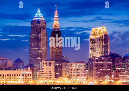 Crepuscolo skyline del centro di Cleveland, Ohio Foto Stock