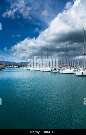 Yacht ormeggiati a Marina di Gouvia, Corfù, Grecia. Foto Stock