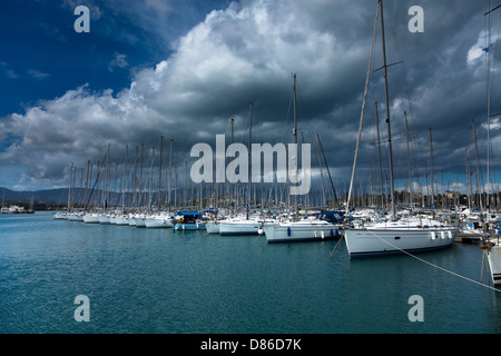 Yacht ormeggiati a Marina di Gouvia, Corfù, Grecia. Foto Stock