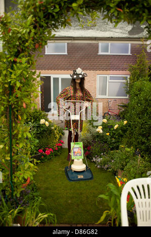 Londra, Regno Unito. Il 20 maggio 2013. Miracolo Gro'wers degli anni settanta stand a tema della RHS Chelsea Flower Show. Credito: Malcolm Park/Alamy Live News Foto Stock