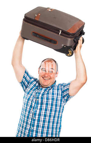 Ridendo uomo passeggero solleva il suo bagaglio, isolati su sfondo bianco Foto Stock