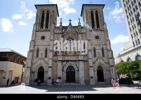 Una vista della Cattedrale di San Fernando in San Antonio, Texas Foto Stock