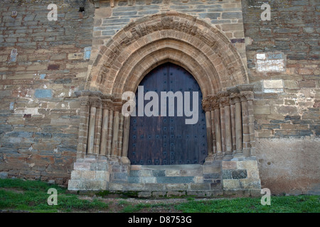 Porta del perdono. Chiesa di Santiago, stile romanico. s. XII. Foto Stock