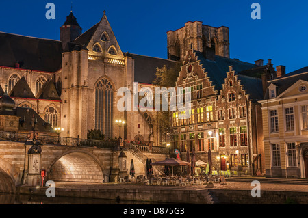 La Chiesa di San Michele e ponte di notte Gent Belgio Foto Stock