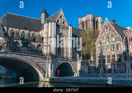 La Chiesa di San Michele e il ponte con le case delle corporazioni Gent Belgio Foto Stock