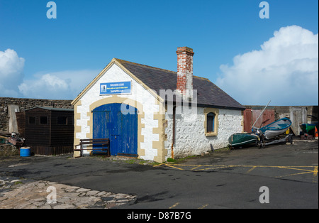 SurfSUP NI boathouse a Portballintrae Foto Stock