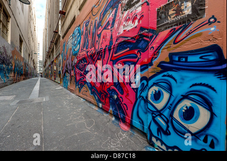 Melbourne's Hosier & Rutledge corsie sono un celebre punto di riferimento in cui gli artisti di strada sono ammessi per decorare le pareti. Foto Stock