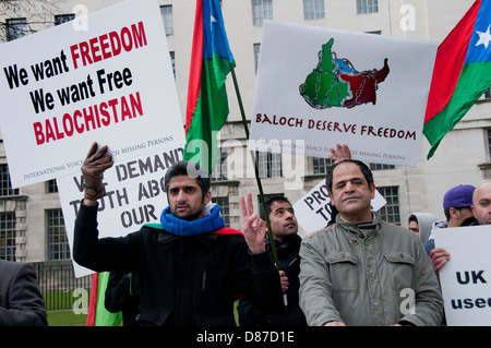 La protesta di Balochistan al di fuori di Downing Street protestando genocidio da occupazione del Pakistan. Foto Stock